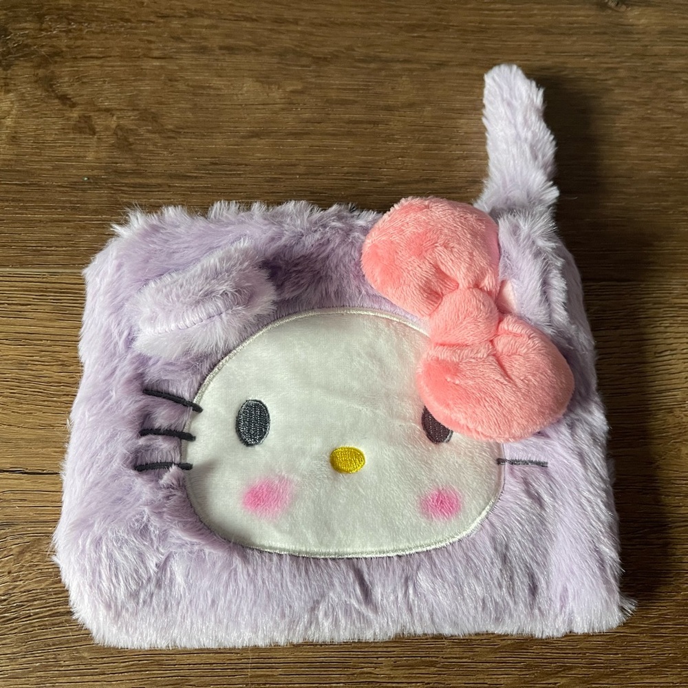 HELLO KITTY-NWT Plush Zipped Cosmetics Bag